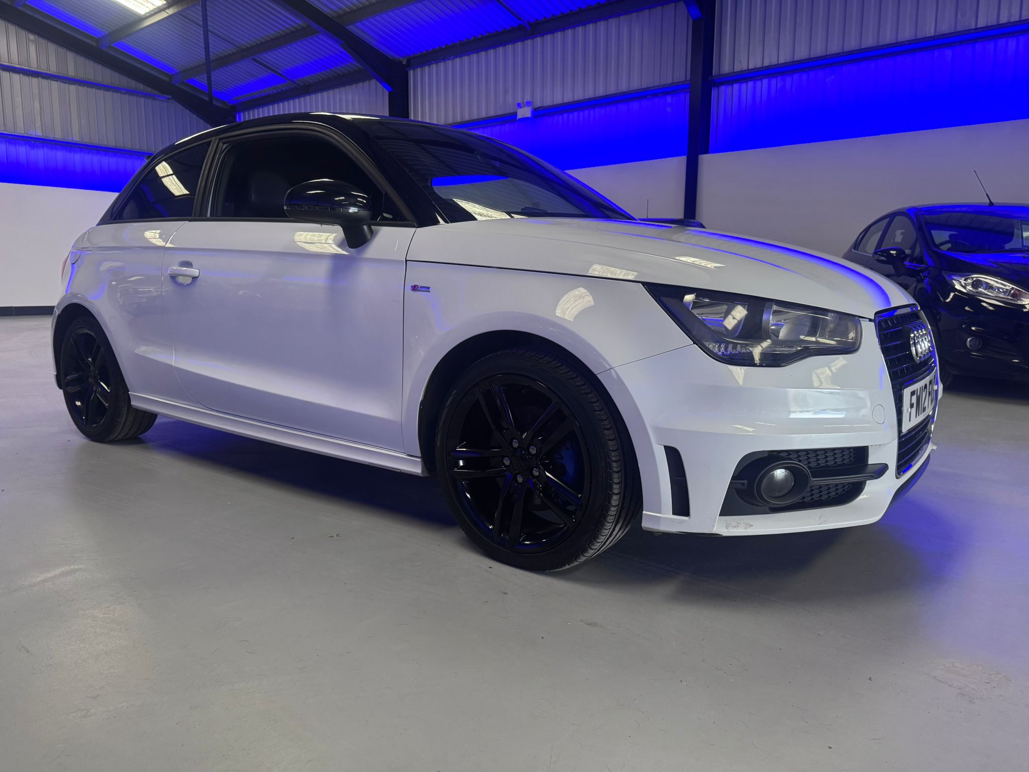 AUDI A1 S – LINE – 1.6 TURBO DIESEL