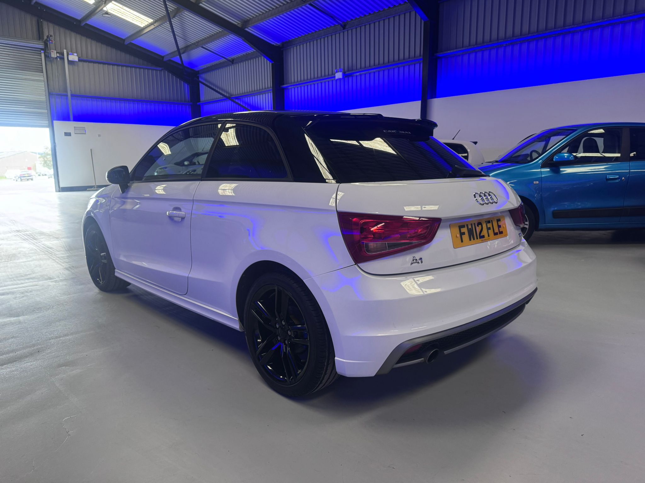 AUDI A1 S – LINE – 1.6 TURBO DIESEL