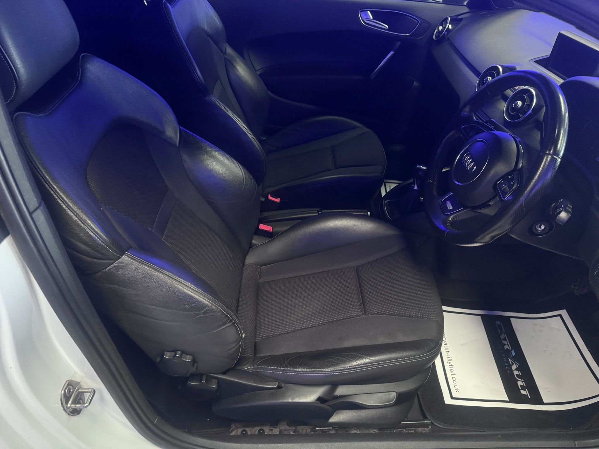 AUDI A1 S – LINE – 1.6 TURBO DIESEL