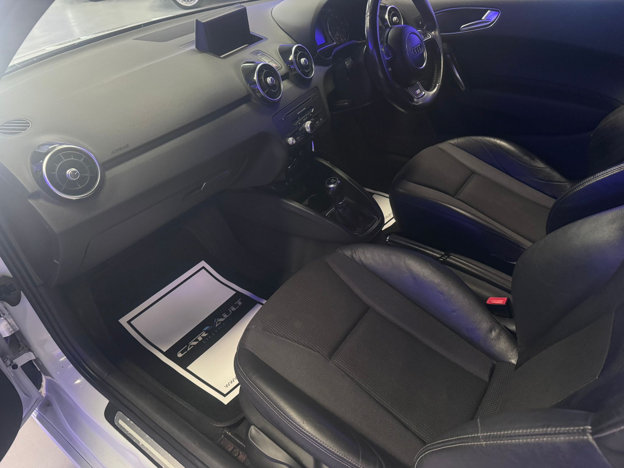 AUDI A1 S – LINE – 1.6 TURBO DIESEL